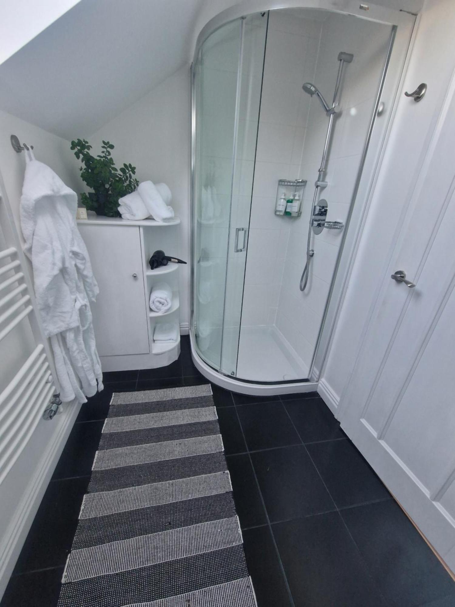Blue Hills Luxury Apartment, Bay Front With Parking Falmouth Exteriör bild